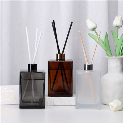 Jantárová sklenená fľaša s difúzorom